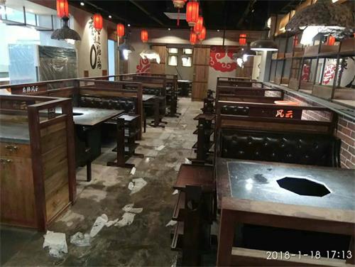 麻辣風(fēng)云重慶老火鍋中山店餐桌椅3
