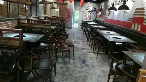 麻辣風(fēng)云重慶老火鍋中山店餐桌椅1